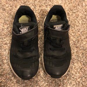 Black Nike Boys Shoes 11.5C US